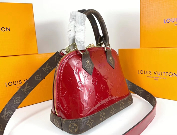 ルイヴィトンバッグ背面デザイン